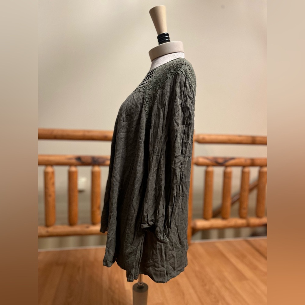 Liz Lange Maternity Olive Green Crochet Boho Top – Size M - Picture 3 of 7